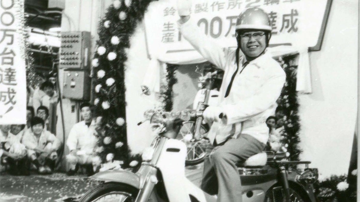 Eiropā bija mūsu pirmā rūpnīca ārpus Japānas, un tolaik tas bija ievērojams notikums. 1963. gada maijā Ālstā tika uzsākta motociklu ražošana. Pirmais motocikls, kas izbrauca no rūpnīcas, bija Super Cub 100.